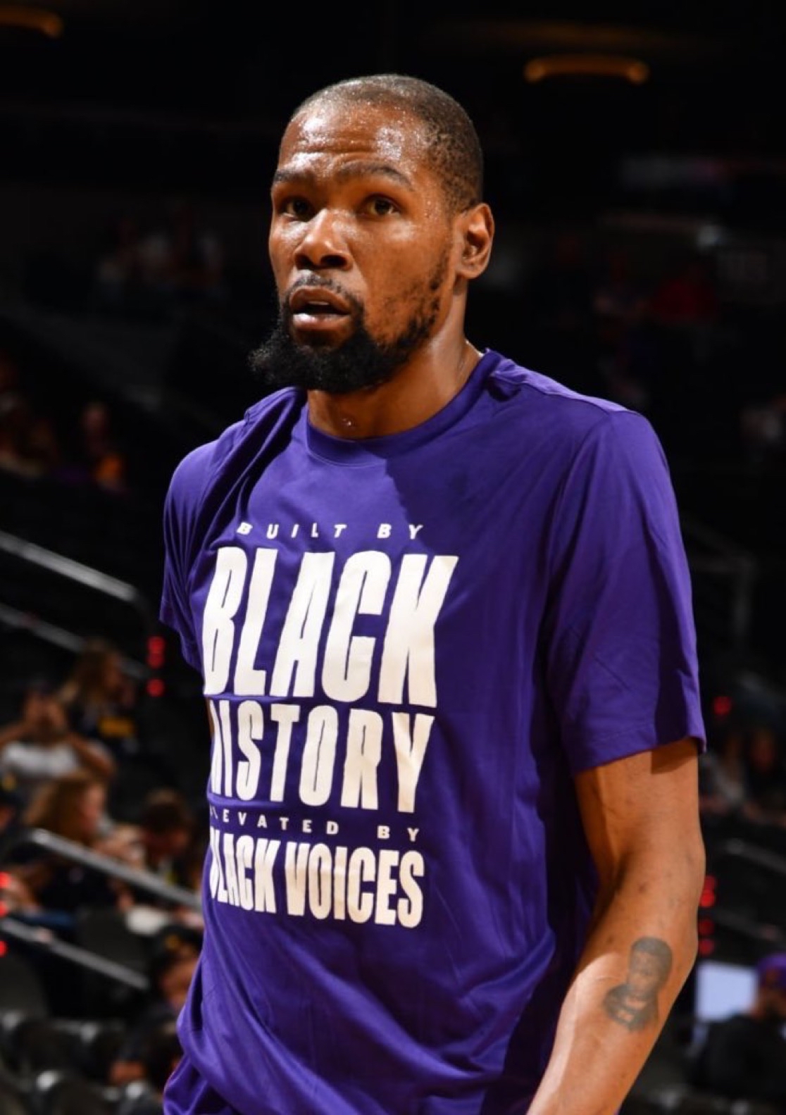 成背身出球 成背身出球